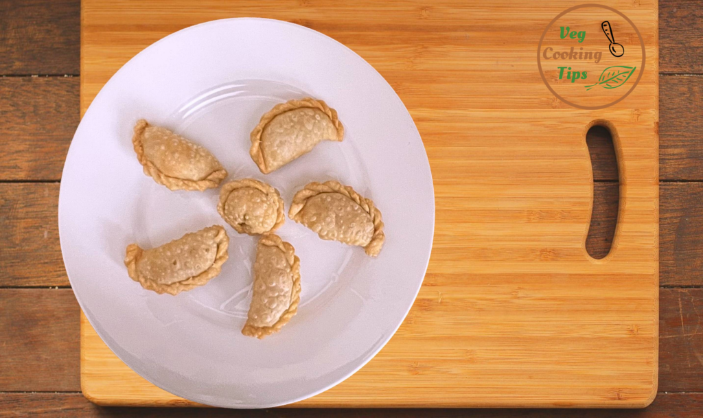 New Sweet Gujarati Ghughra Recipe (Gujiya) | મીઠા ઘુઘરા બનાવવાની રીત ...